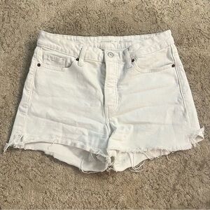 Old Navy Size 10 Women's Distressed White Shorts Highrise Curvy OG Straight